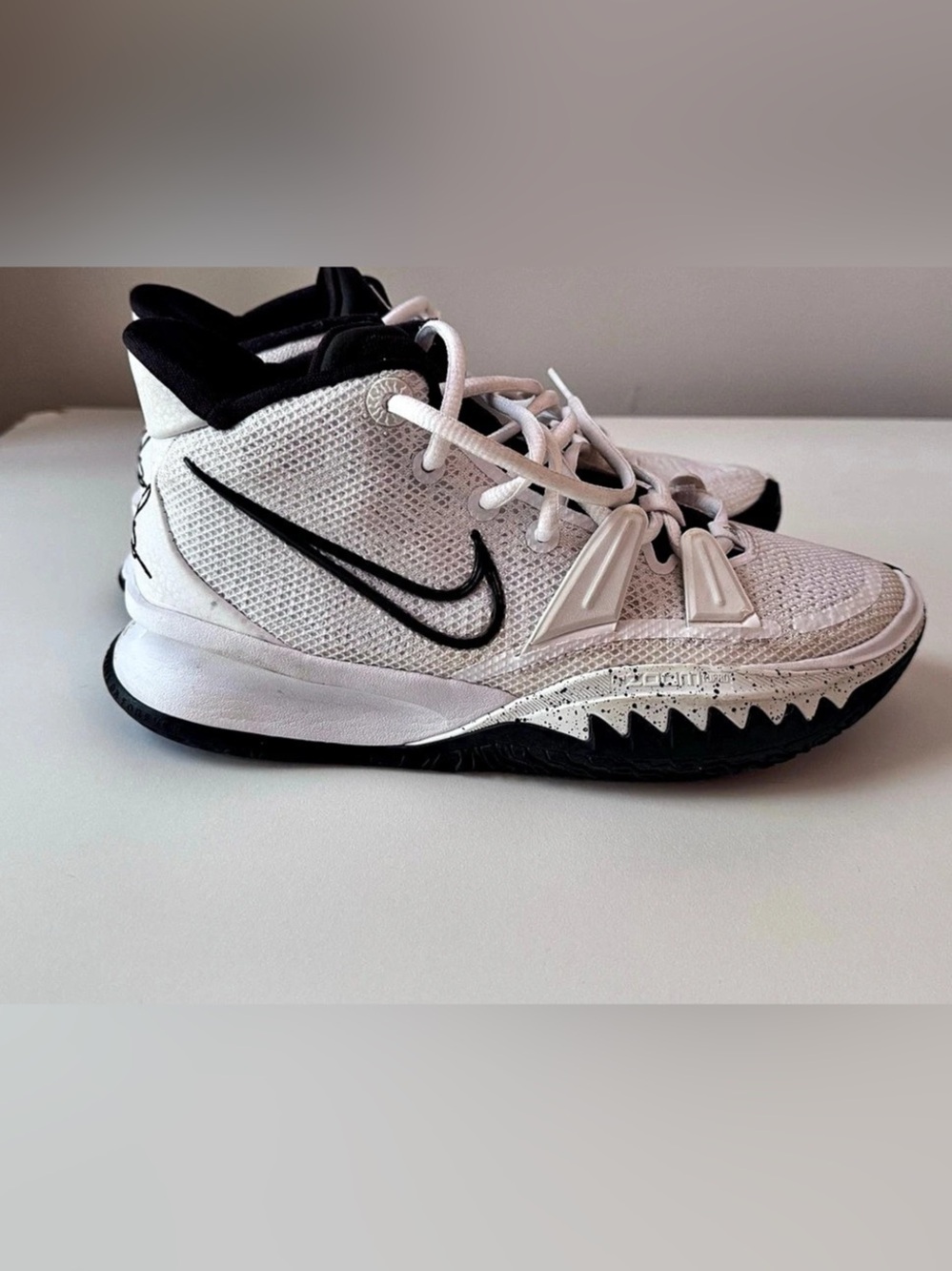 Nike Kyrie 7 Basketball Sneakers White & Black US 5.5